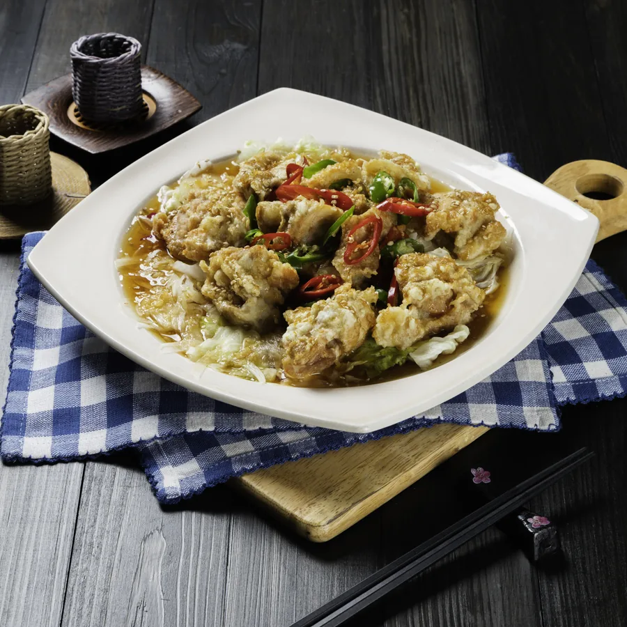 Yurinki, crispy chicken with soy-garlic sauce